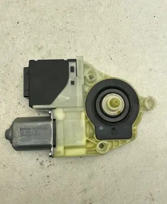 Volkswagen PASSAT B6 Rear door window regulator motor 981243415 3C5839461J 974227120