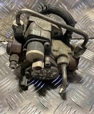 Toyota Auris 150 Fuel injection high pressure pump 221000R010
