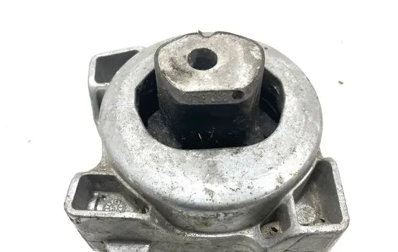 Mercedes-Benz A W169 Engine mount bracket A1692400618
