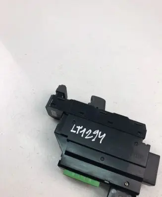 Volvo S60 Electric window control switch 8682837