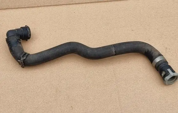 Volvo V40 Engine coolant pipe/hose av6118k582ec