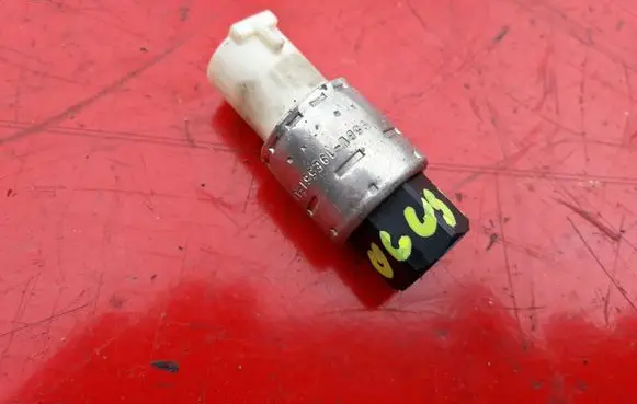 Ford Focus Air conditioning (A/C) pressure sensor 95BW19E561AA