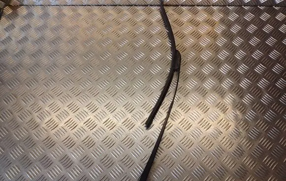 Audi A4 S4 B5 8D Front wiper blade arm 8D1955408D