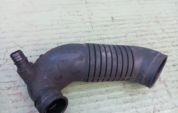 Audi A4 S4 B6 8E 8H Air intake hose/pipe 8E0129615
