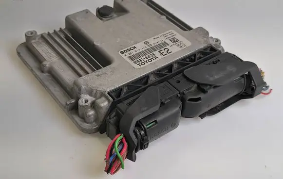Toyota Auris 150 Engine control unit/module 0281013414 8966102E20 1039S16056