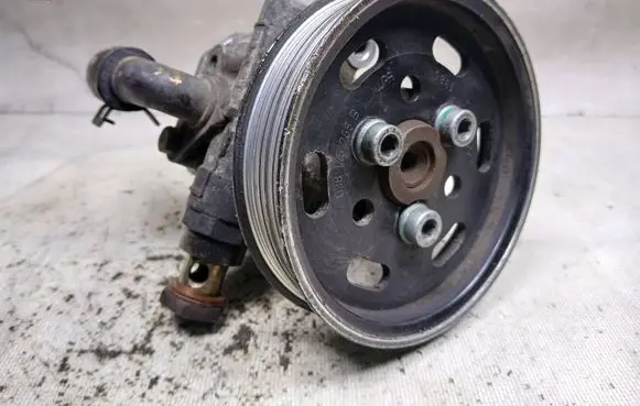 Skoda Fabia Mk1 (6Y) Power steering pump 1J0422154A