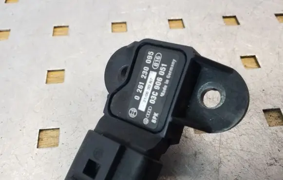Skoda Octavia Mk2 (1Z) Air pressure sensor 0261230095 03C906051