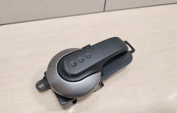 Nissan Note (E11) Front door interior handle 5010800006
