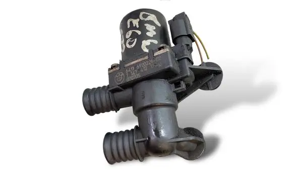 BMW 5 E60 E61 Coolant heater control valve 6920226 070705 1147412174
