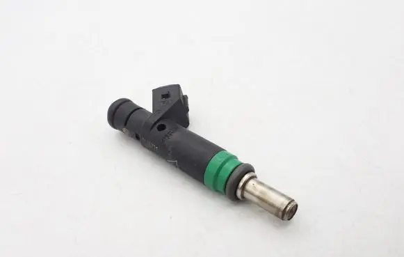 BMW 7 E65 E66 Fuel injector 7525721