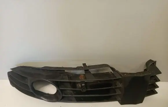 Volkswagen PASSAT B5.5 Front bumper lower grill 3B0853665