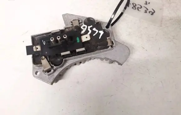 Mercedes-Benz E W210 Heater blower motor/fan resistor 2108206210 9140010261