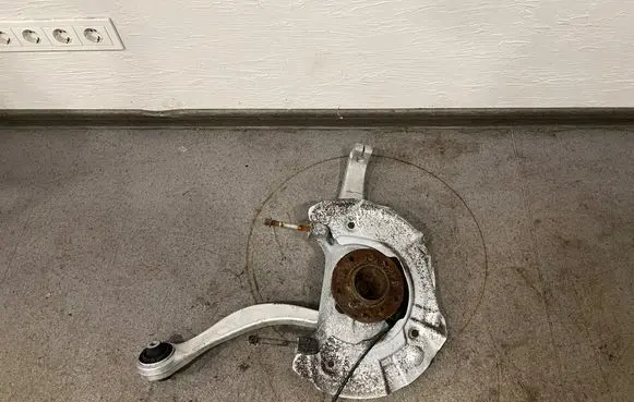 BMW M5 Front wheel hub 2284054 2284160