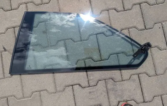 BMW 3 E36 Side middle window/glass 