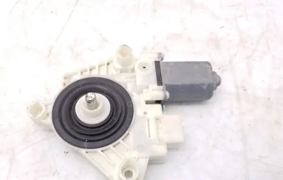 Mercedes-Benz C W205 Front door window regulator motor A2139069501