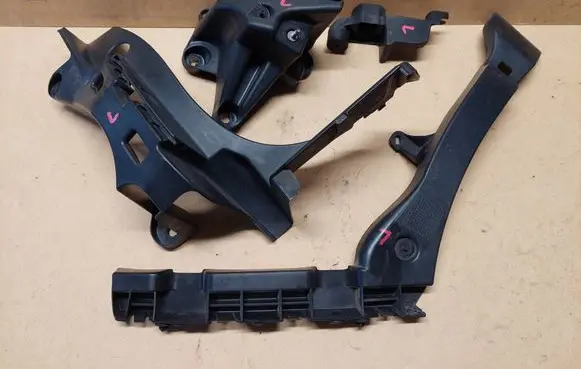Peugeot 3008 I Bumper support mounting bracket corner 