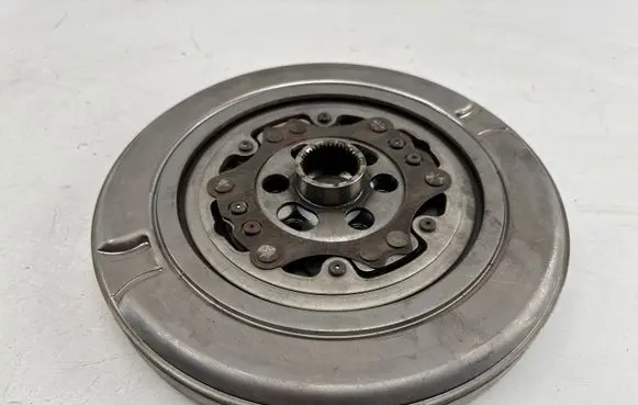 Volkswagen Golf VIII Flywheel 04E105266AA