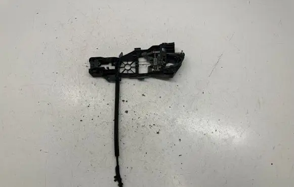 Volkswagen PASSAT B6 Rear door exterior handle/bracket 3C0837885G