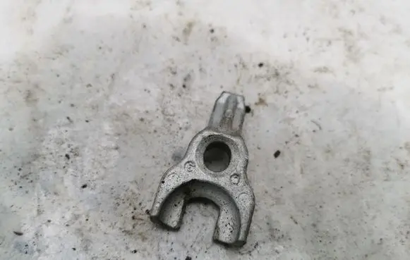 BMW 1 E81 E87 Fuel Injector clamp holder NOCODE