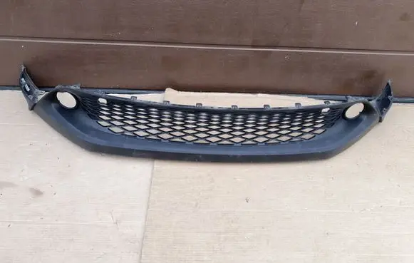 Front bumper lip