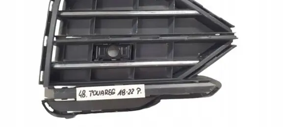 Volkswagen Touareg III Front bumper lower grill 760853662