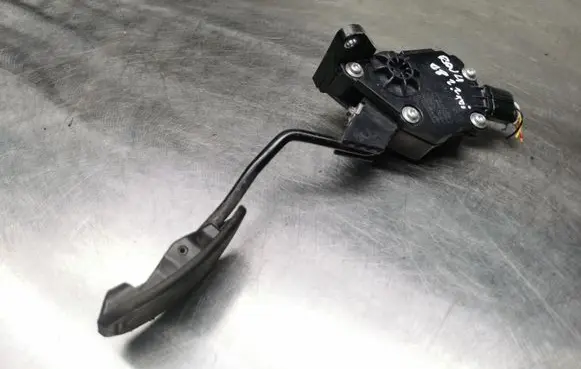 Toyota RAV 4 (XA30) Accelerator throttle pedal