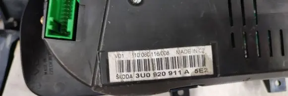 Skoda Superb B5 (3U) Speedometer (instrument cluster) 3U0920911A 10080116008