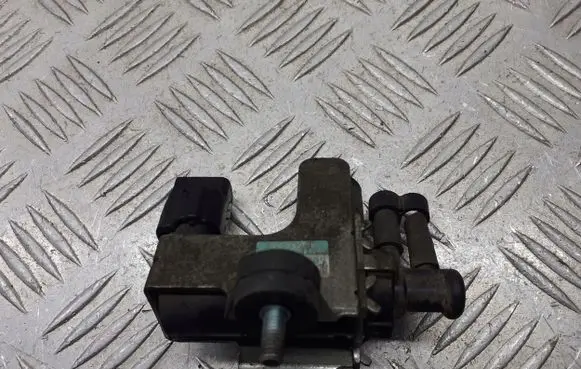 Toyota Auris 150 Turbo solenoid valve 25819-33030