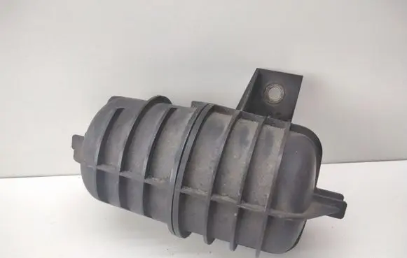 Vacuum air tank