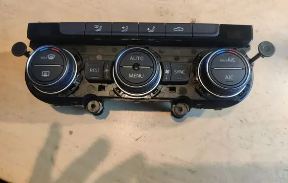 Volkswagen Tiguan Climate control unit 5NA907044M