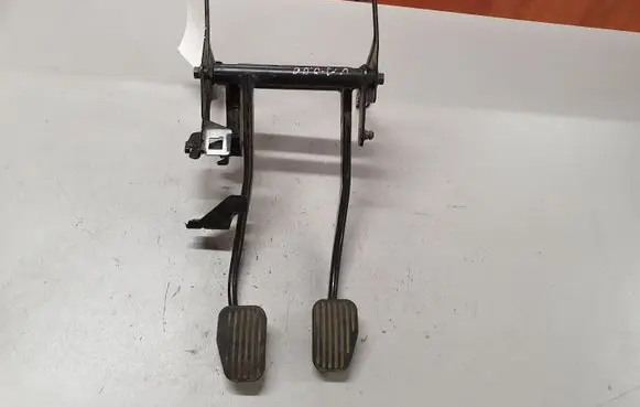 Volvo V70 Pedal assembly 