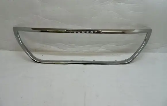 Peugeot 2008 I Front bumper upper radiator grill 98153725VD