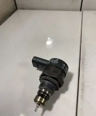 BMW 3 E46 Fuel pressure regulator 0281002481