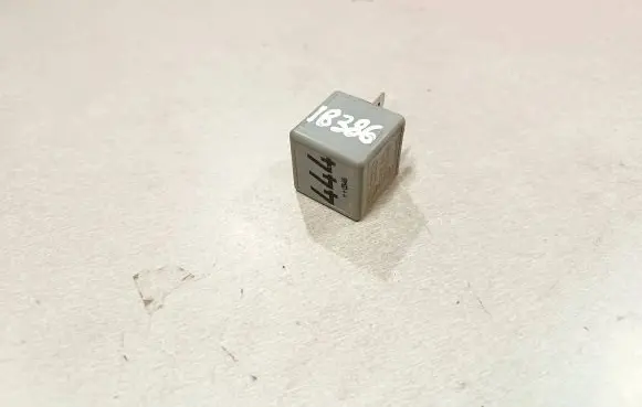 Seat Alhambra (Mk1) Other relay 1J0927841 V23134A52X430