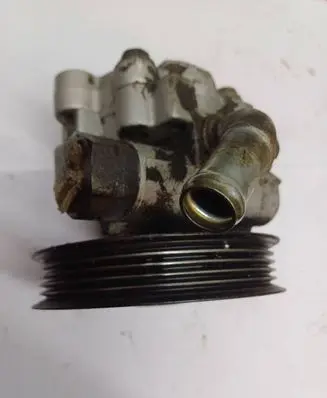 Toyota Avensis T220 Power steering pump 52020