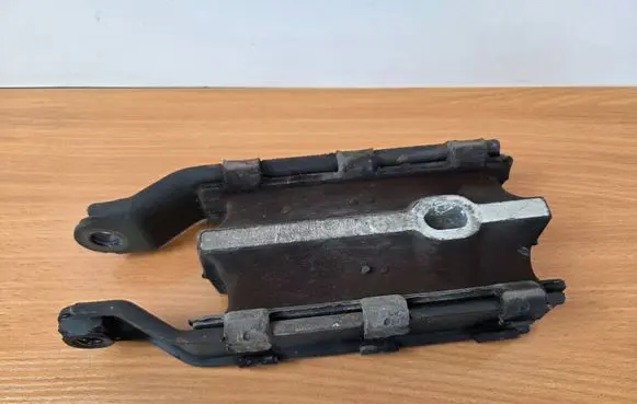 Volvo XC60 Engine mount bracket 31262935