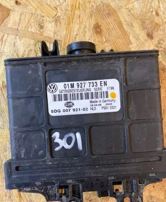 Volkswagen Golf III Engine control unit/module 01M927733EN