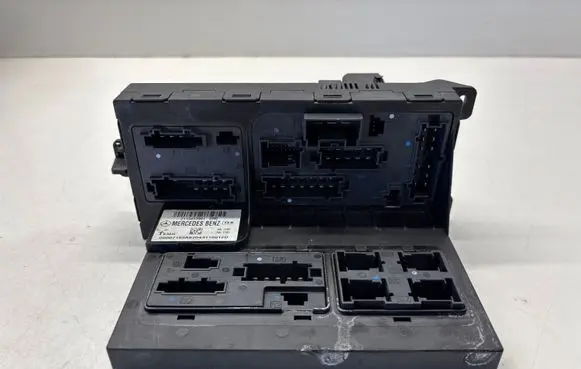 Mercedes-Benz E W211 SAM control unit 2115453901