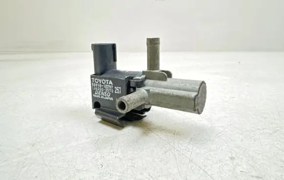 Toyota Corolla Verso E121 Turbo solenoid valve 9091012257 1362002570
