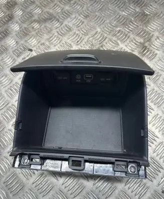 KIA Sorento Glove box 84680C5000 H0USNGAT