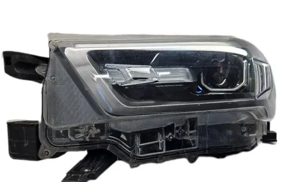 Toyota Hilux VIII Headlight/headlamp 81110YP4