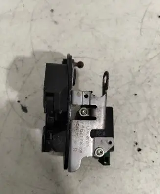 Land Rover Discovery 3 - LR3 Tailgate/trunk/boot lock/catch/latch 7016050