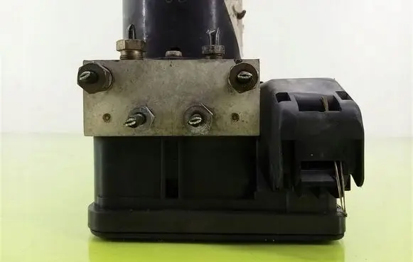 Ford Fiesta ABS Pump 2S612M110CD
