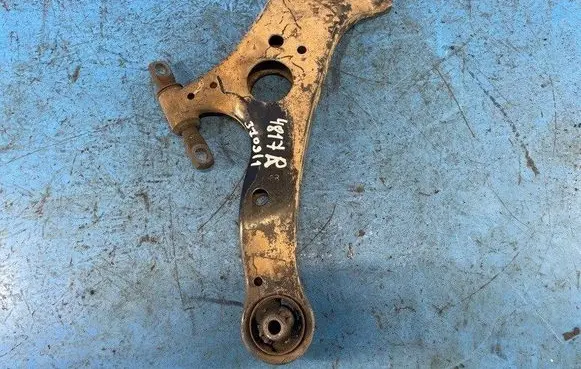 Toyota Sienna XL30 III Front lower control arm/wishbone 4806808040