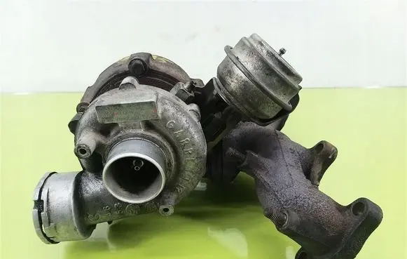 Volkswagen PASSAT B5.5 Turbo 038145702G