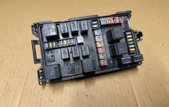 Chrysler 300 - 300C Fuse module P05087269AJ