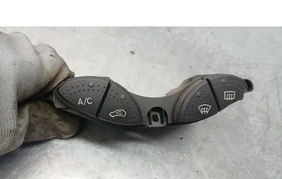 Ford Focus Other switches/knobs/shifts 98AG19A945CF