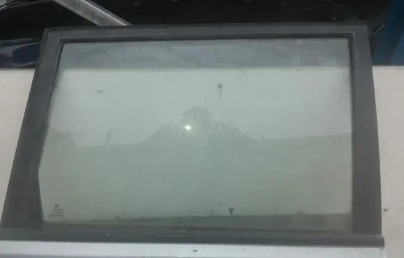 Rear door window glass