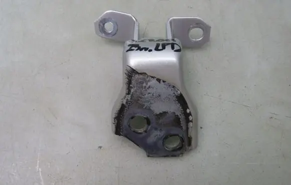 Suzuki SX4 S-Cross Front door lower hinge SCROSS