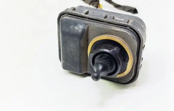Headlight level adjustment motor